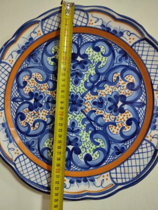Plato decorativo de cerámica pintado a mano