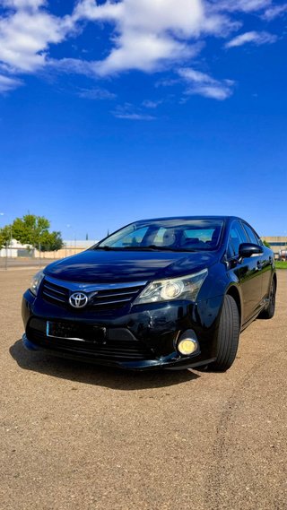 Toyota Avensis 2012
