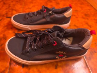 Zapatos niña negros y dorados
