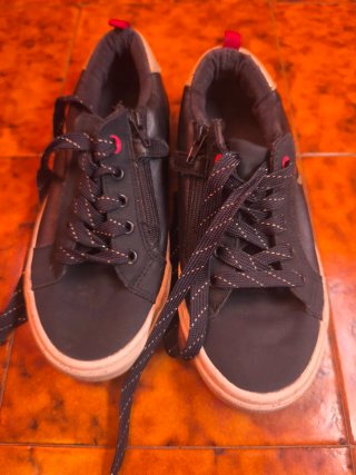 Zapatos niña negros y dorados