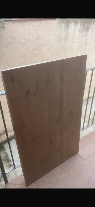 Mesa de madera y 2 sillas de regalo
