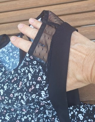 Blusa floral sin mangas