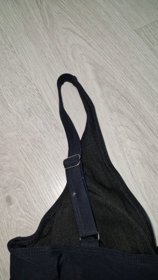 Bañador negro con escote cruzado