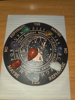 Tablero y péndulo de piedra