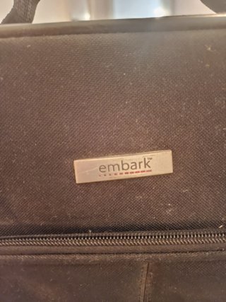 Maleta de viaje Embark negra y gris