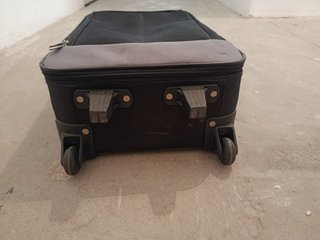 Maleta de viaje Embark negra y gris