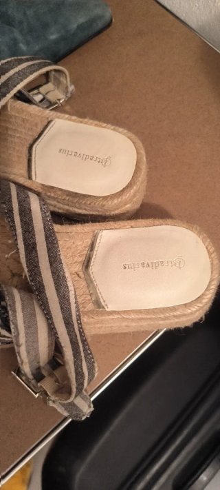 Alpargatas cuña beige y gris