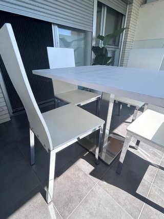 Mesa 90x90 madera y acero + 4 sillas