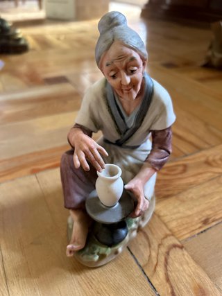 Figura cerámica anciana alfarera
