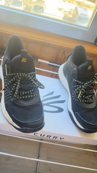 ZAPATILLAS JORDAN, NIKE Y UNDER ARMOUR PARA NIÑO.