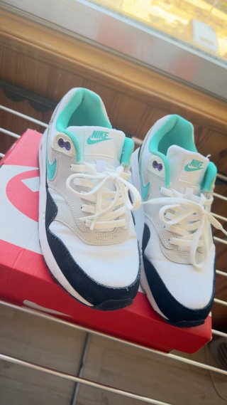 ZAPATILLAS JORDAN, NIKE Y UNDER ARMOUR PARA NIÑO.