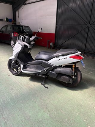 Yamaha XMAX 250