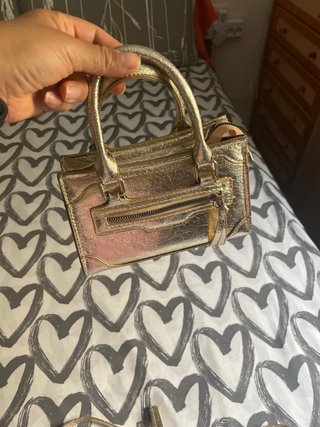 Bolso de mano dorado