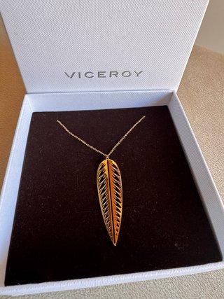 Conjunto Viceroy Collar y Pendientes Hoja Dorado