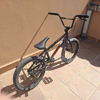 Bicicleta BMX Radio Revo 18