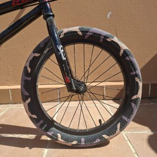 Bicicleta BMX Radio Revo 18