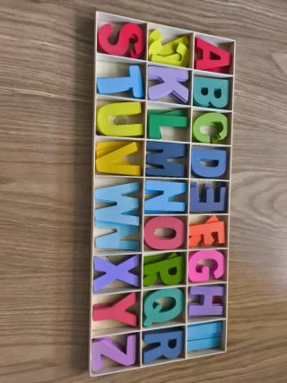Juego de letras de madera