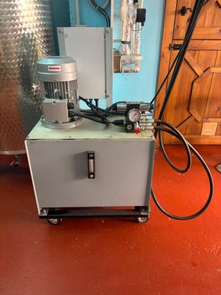Prensa hidráulica para vino