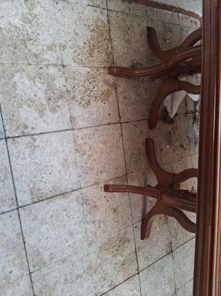 Mesa de salón de madera