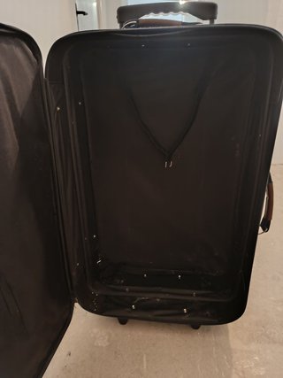 Maleta de viaje azul y marrón