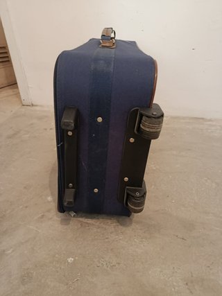 Maleta de viaje azul y marrón