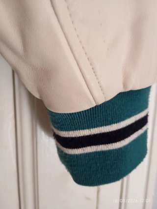 Chaqueta Zara estilo Varsity