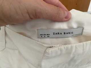 Zara Basic Shorts Blancos con Pinzas