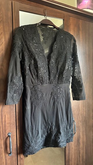Vestido fiesta negro tachuelas