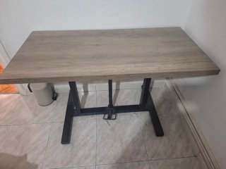 Mesa elevable escritorio madera y metal