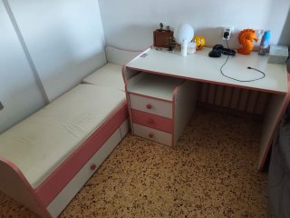 Cama infantil con escritorio y cajones