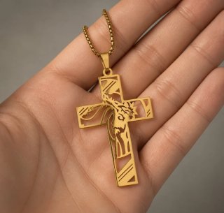 Cadena y crucifijo chapado oro 18k