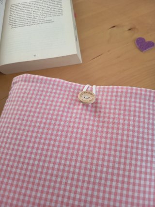 Funda de tela para libro color rosa