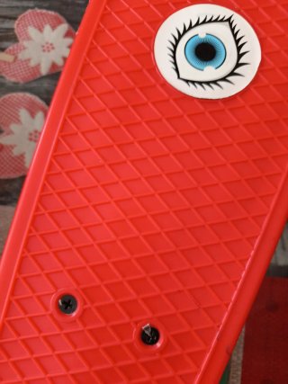 Monopatín junior rojo con ojo