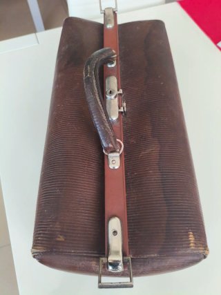 Maletín antiguo médico marrón