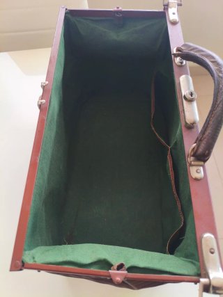 Maletín antiguo médico marrón