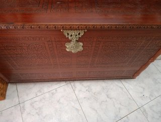 Baúl de madera tallada solo recogida