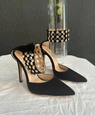Tacones negros con pedrería
