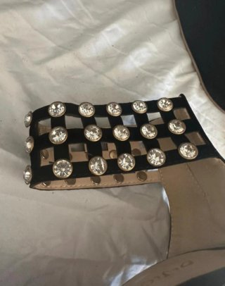 Tacones negros con pedrería