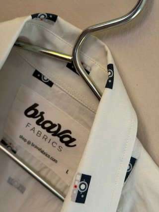 Camisa BRAVA Fabrics Estampado Cámara Talla L