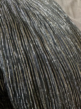 Vestido de fiesta dorado y plateado