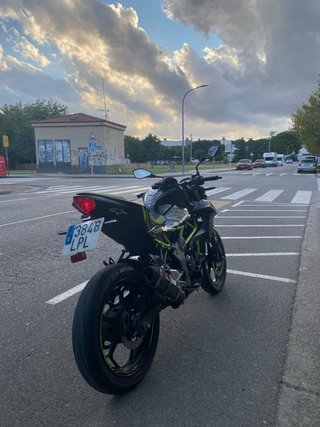 Kawasaki Z125 Negra y Verde