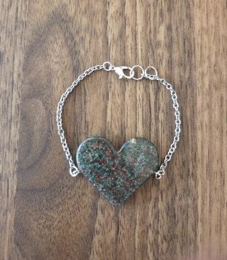 Pulsera Corazón Resina Roja y Dorada