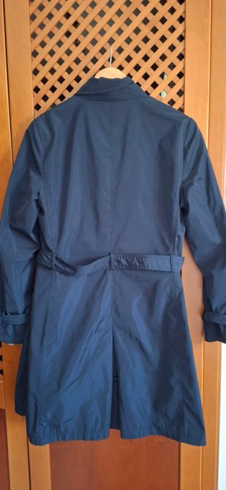 Gabardina Laserre azul marino.