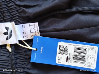 Pantalón Adidas Negro con Rayas Blancas