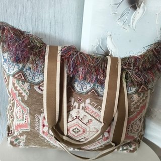 Bolso de playa con flecos y tirantes