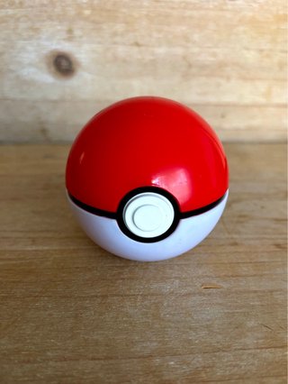 Figura Vulpix con Pokeball. Oficial