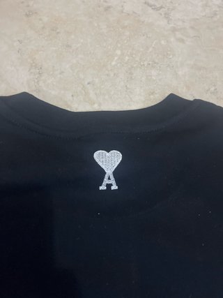 Camiseta AMI Paris Negra Logo Box