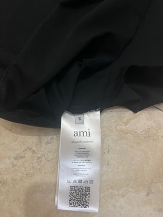 Camiseta AMI Paris Negra Logo Box