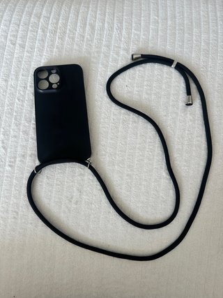 Funda iPhone 14 Pro Max Negra con Cuerda