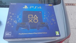 PS4 (PlayStation 4) con 3 juegos y 2 mandos